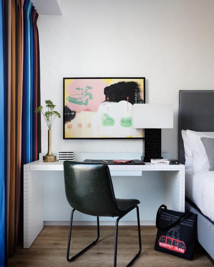 Habitación Graduate con cama extragrande y vistas al perfil urbano