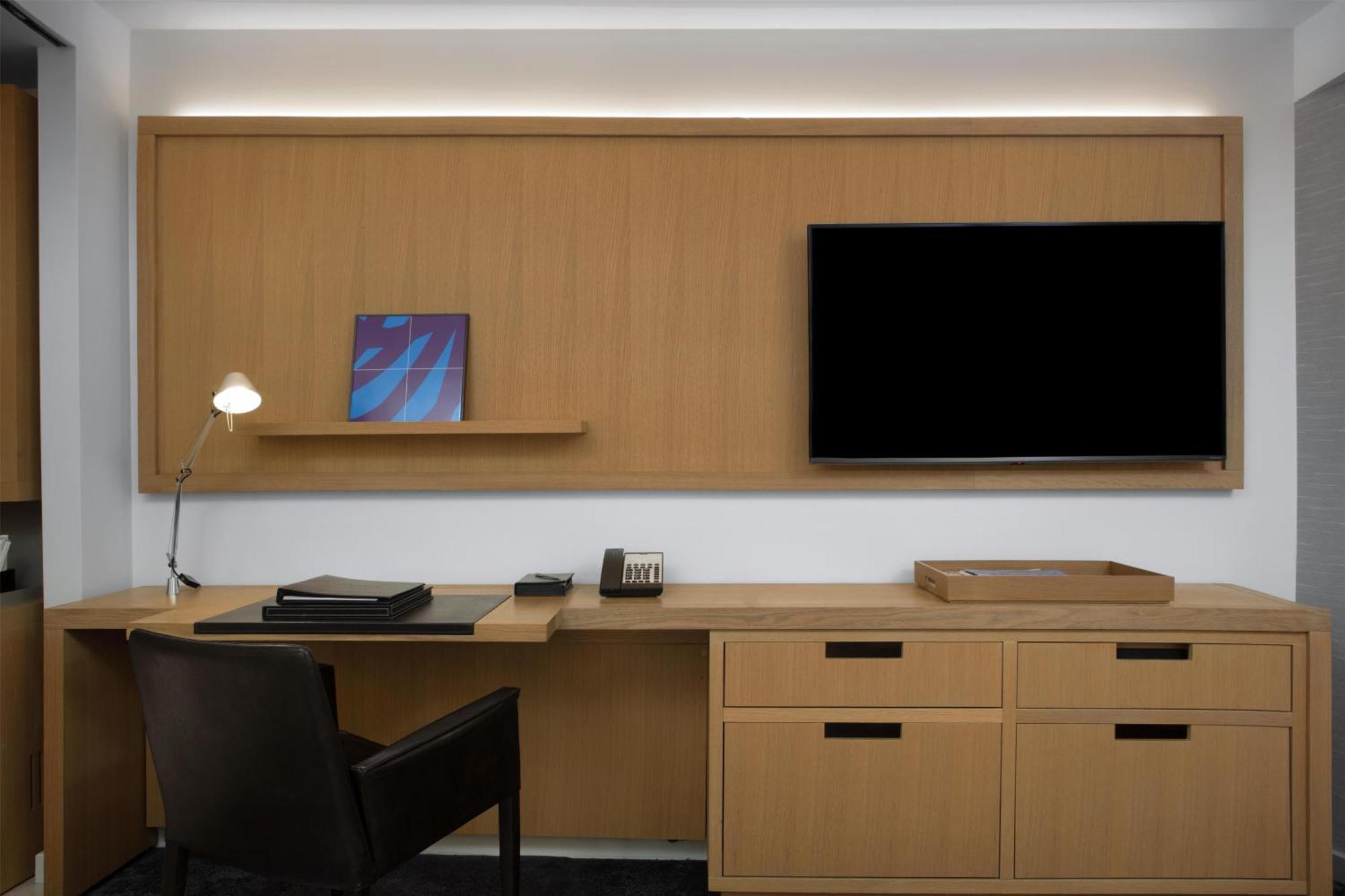 Deluxe King Suite