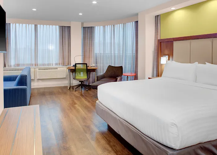 Hotel with Tennis: Holiday Inn Express - Bronx Nyc - Yankee Stadium, An Ihg Hotel