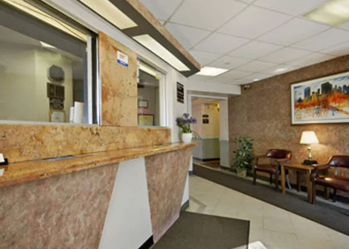 Super 8 By Wyndham Long Island City Lga Hotel