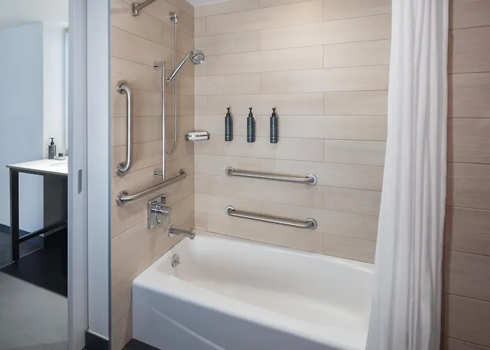 3 star hotels Aloft New York Laguardia Airport