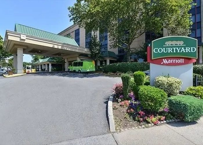 Courtyard By Marriott New York Laguardia Airport